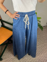 TENSIONE IN <br>Pantalone palazzo jeans con cordino