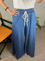 TENSIONE IN <br>Pantalone palazzo jeans con cordino