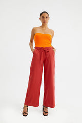 Compañía Fantástica <br>Pantaloni lunghi con gamba dritta di colore mattone