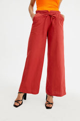 Compañía Fantástica <br>Pantaloni lunghi con gamba dritta di colore mattone